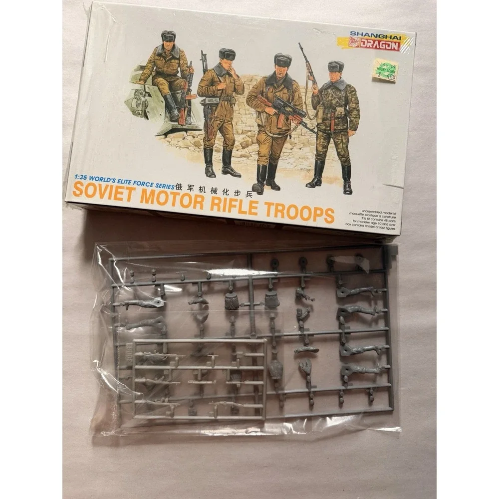 Dragon 3008 Soviet Motor Rifle Troops 1:35 World's Elite Force Model Kit Open